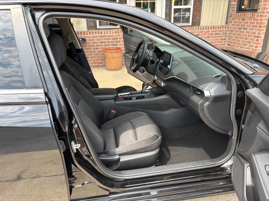 Photo 11 of this NISSAN ALTIMA