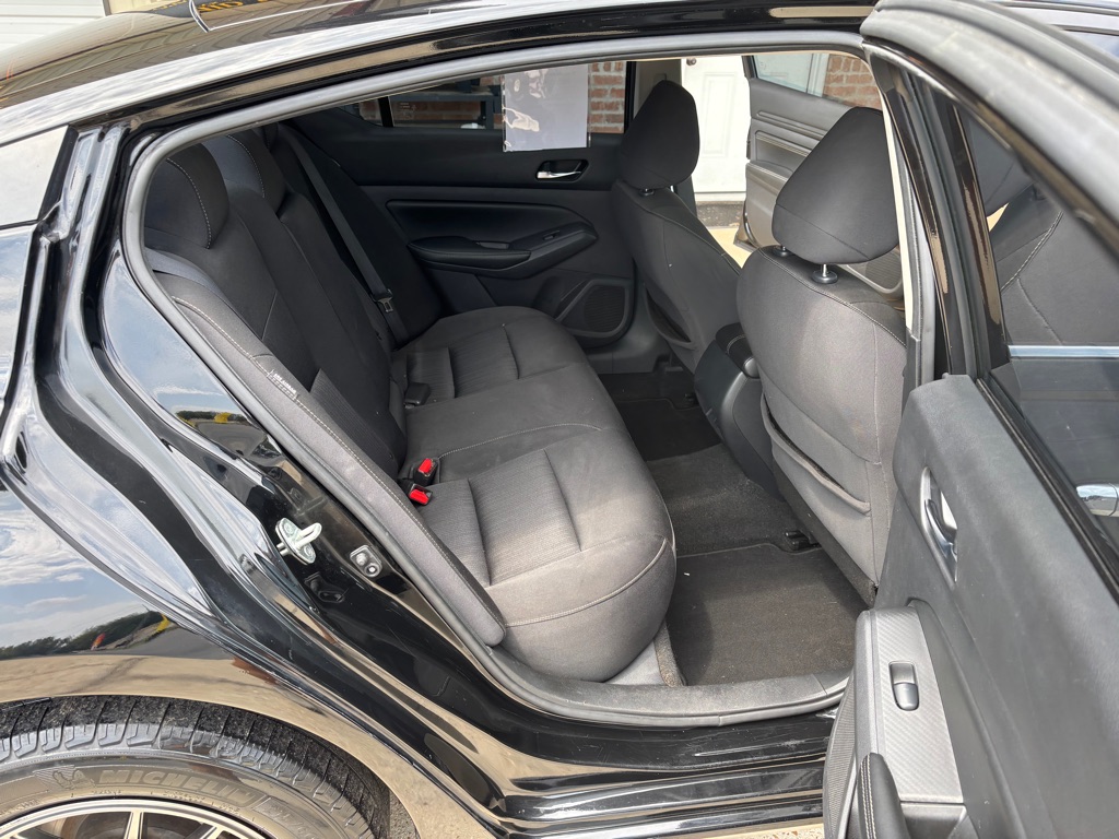 Photo 10 of this NISSAN ALTIMA