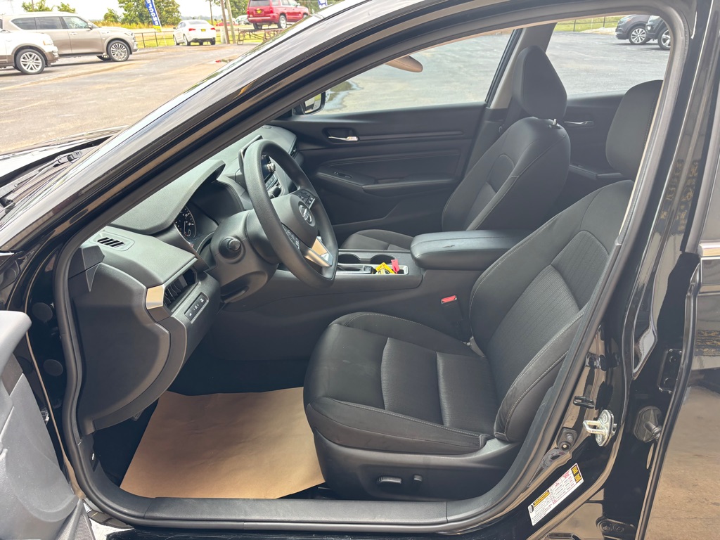 Photo 8 of this NISSAN ALTIMA