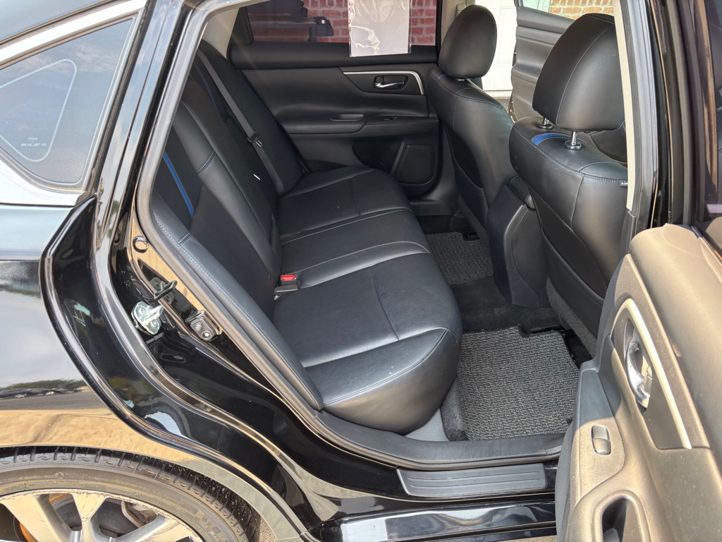 Photo 10 of this NISSAN ALTIMA