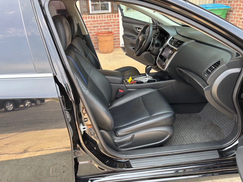Photo 11 of this NISSAN ALTIMA
