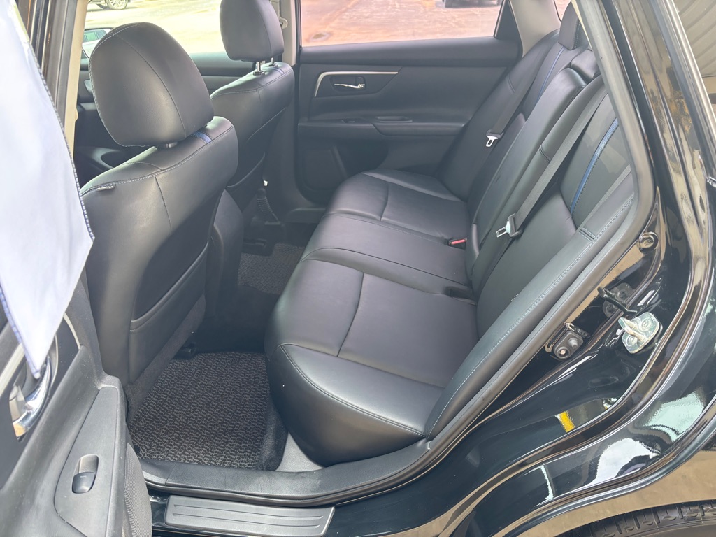 Photo 9 of this NISSAN ALTIMA