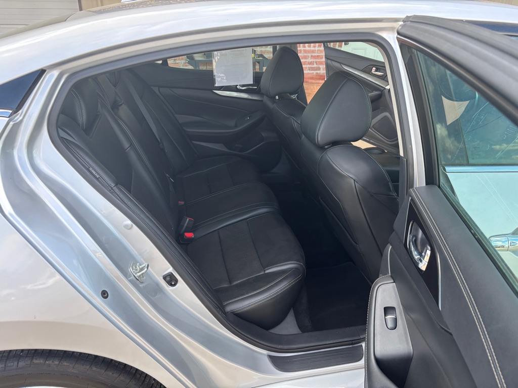 Photo 10 of this NISSAN MAXIMA