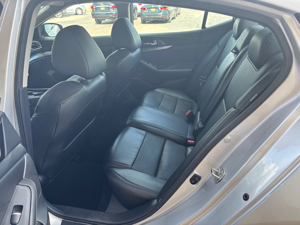 Photo 9 of this NISSAN MAXIMA