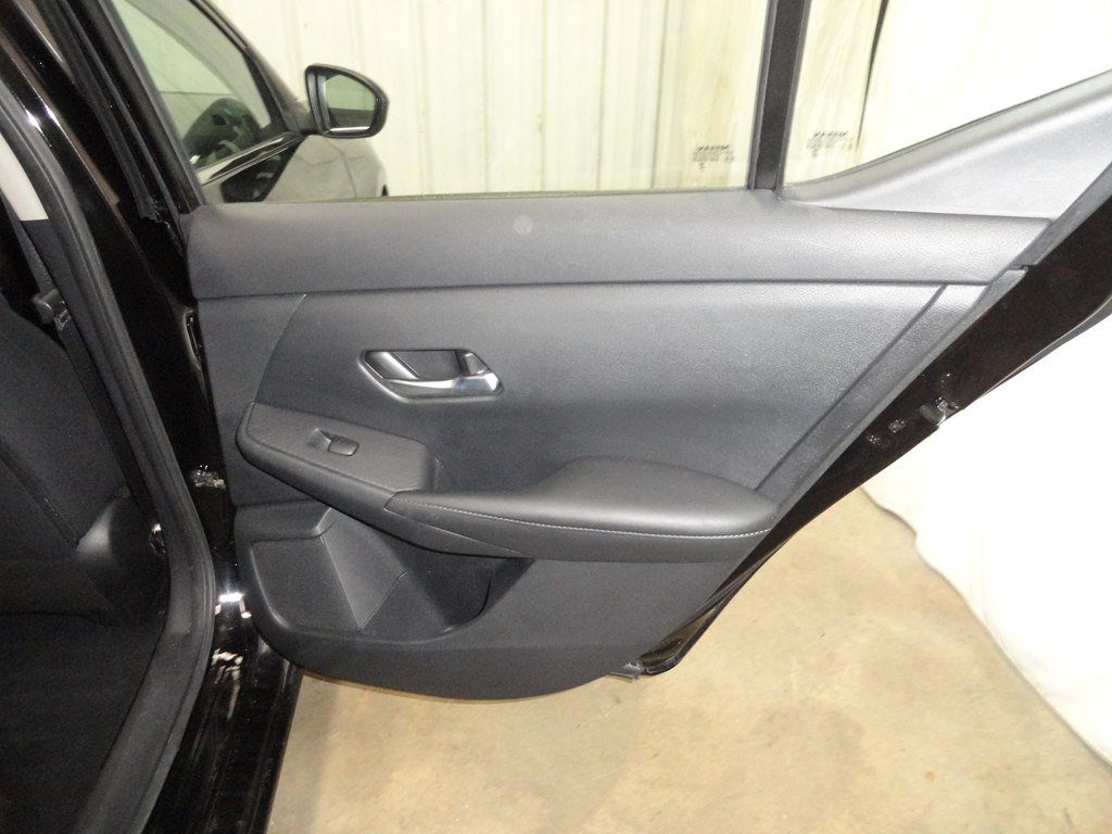 Photo 21 of this NISSAN SENTRA