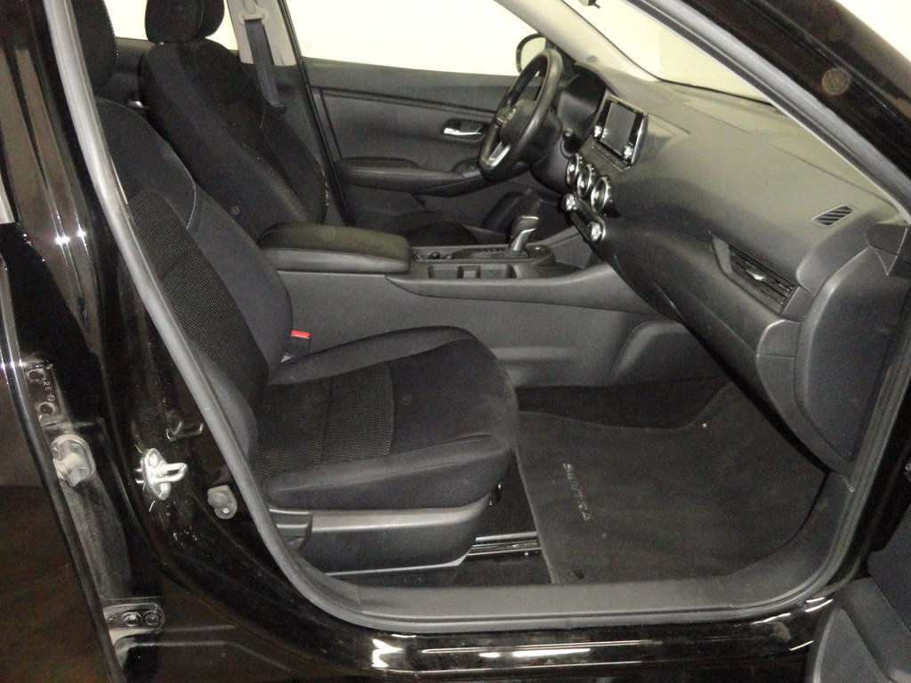 Photo 12 of this NISSAN SENTRA