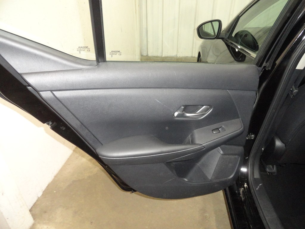 Photo 29 of this NISSAN SENTRA