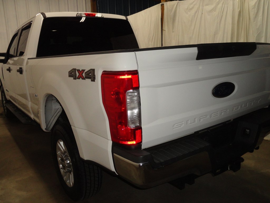 Photo 10 of this FORD F250