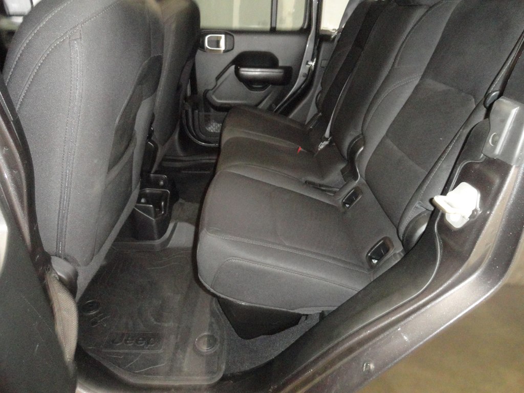 Photo 10 of this JEEP GLADIATOR