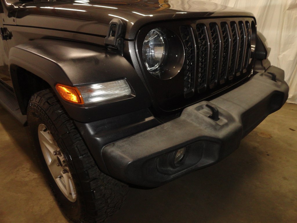 Photo 29 of this JEEP GLADIATOR