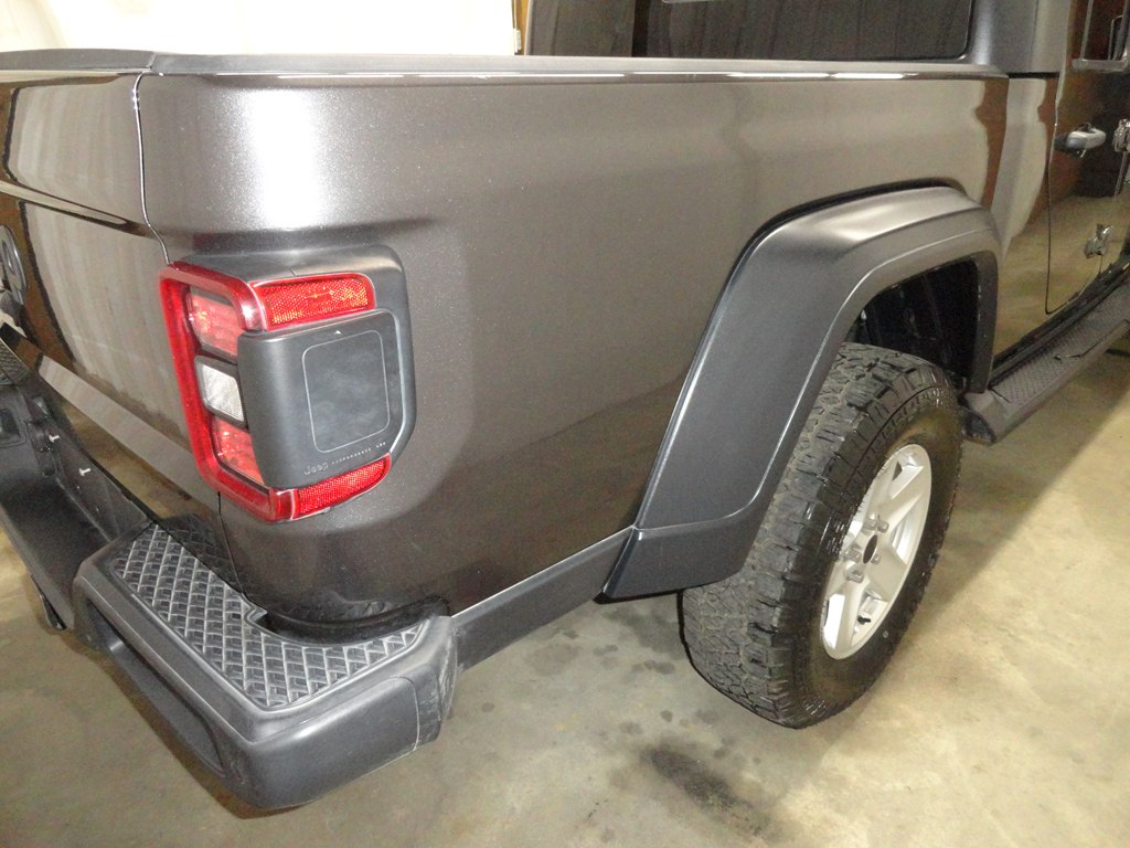 Photo 33 of this JEEP GLADIATOR