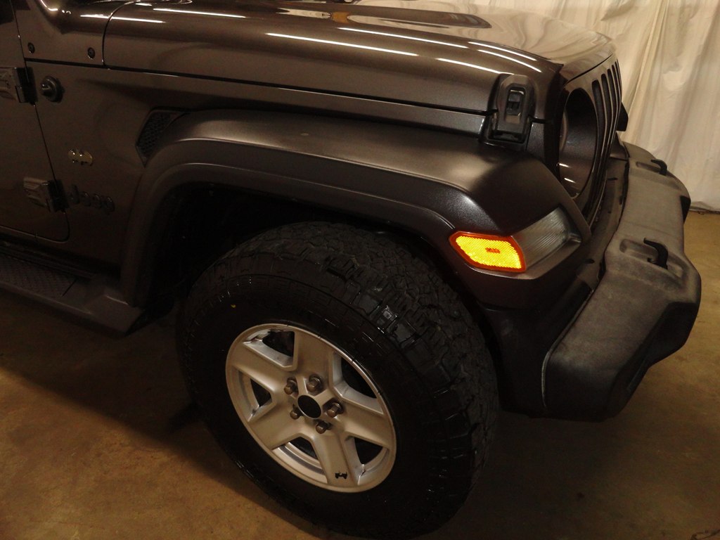 Photo 30 of this JEEP GLADIATOR