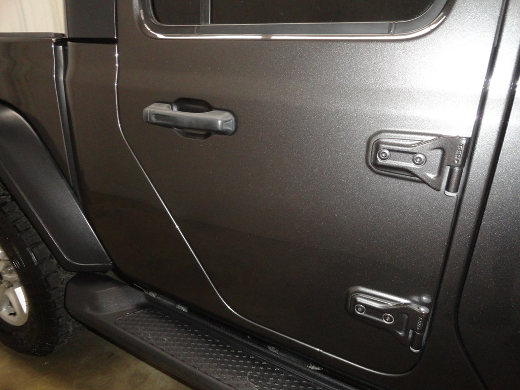 Photo 32 of this JEEP GLADIATOR