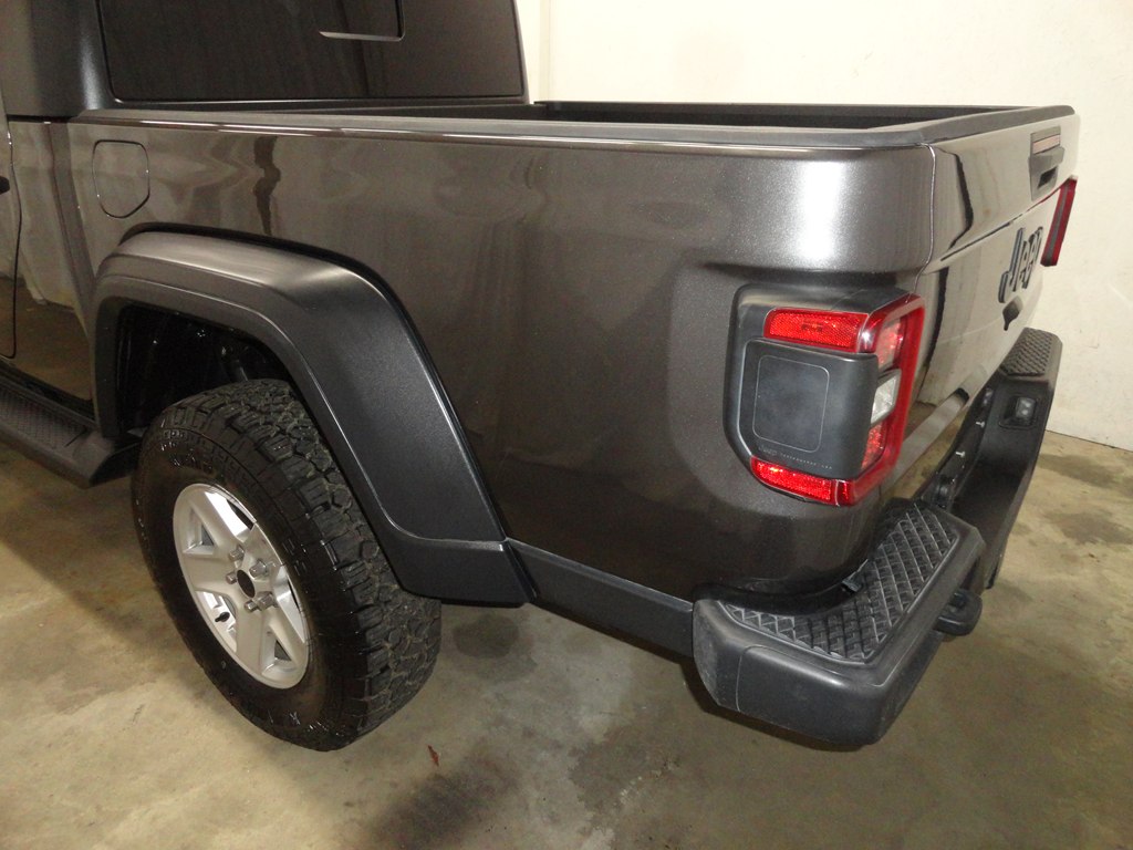 Photo 28 of this JEEP GLADIATOR