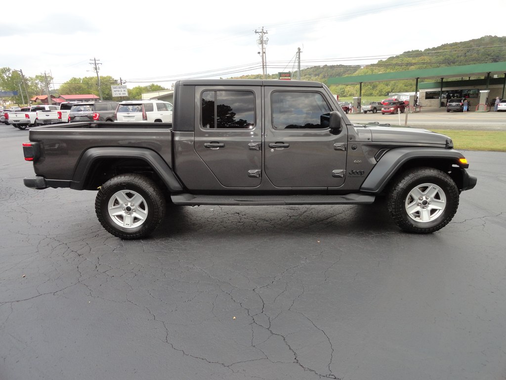 Photo 4 of this JEEP GLADIATOR