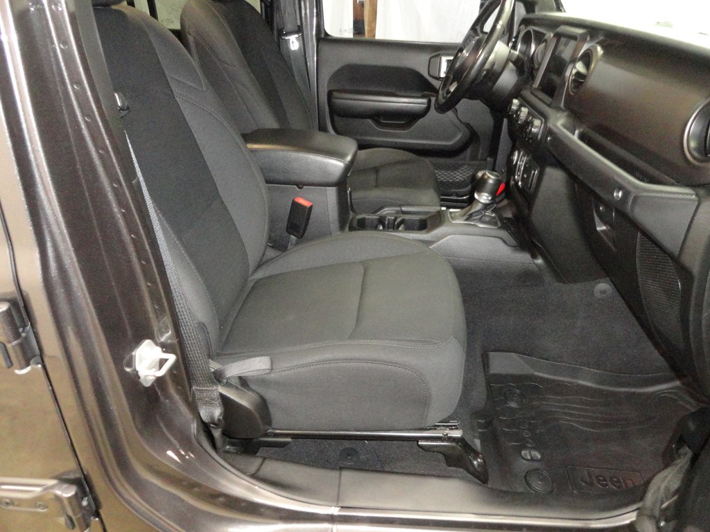 Photo 11 of this JEEP GLADIATOR