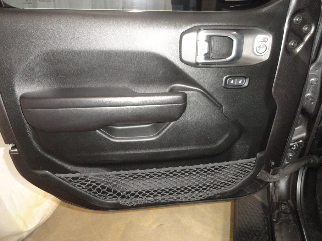 Photo 20 of this JEEP GLADIATOR