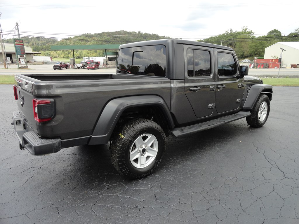 Photo 5 of this JEEP GLADIATOR