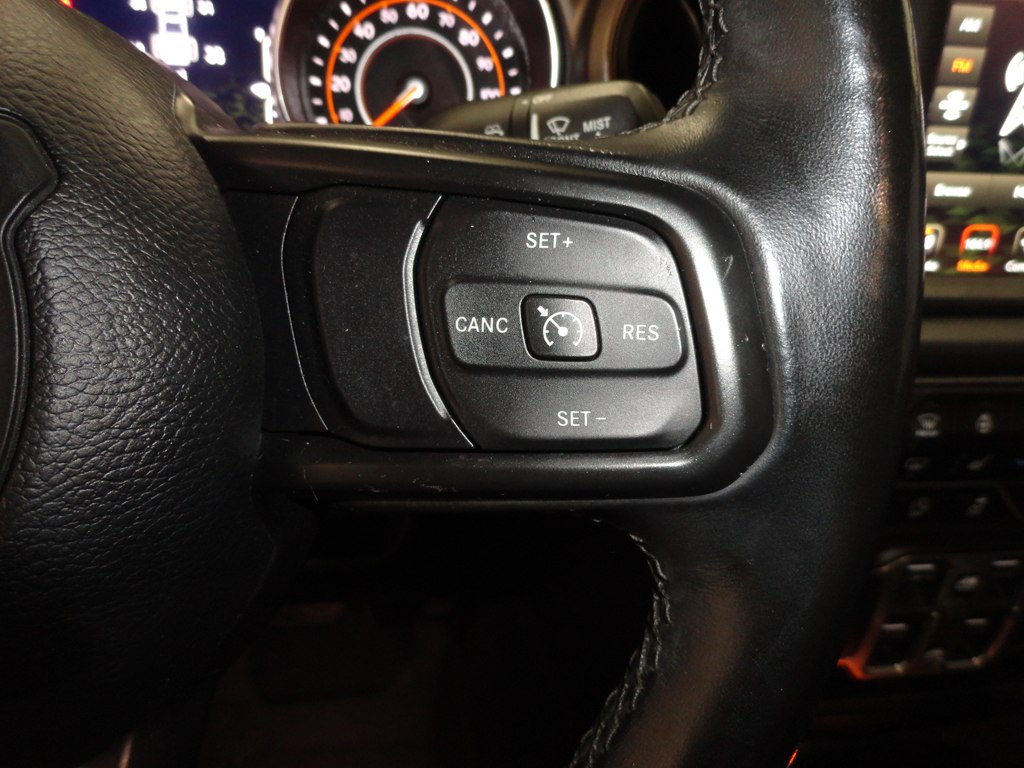 Photo 18 of this JEEP GLADIATOR