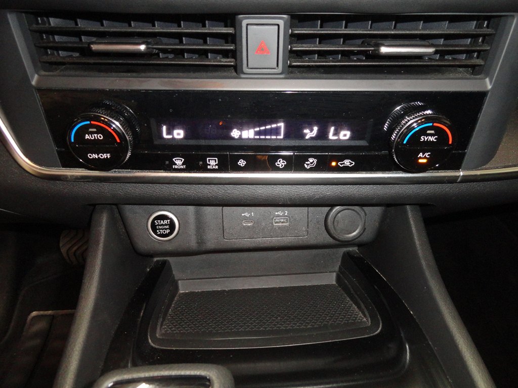 Photo 15 of this NISSAN ROGUE