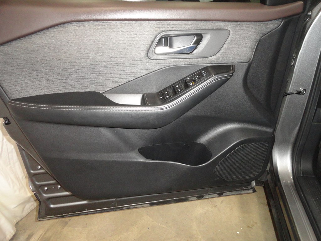 Photo 21 of this NISSAN ROGUE