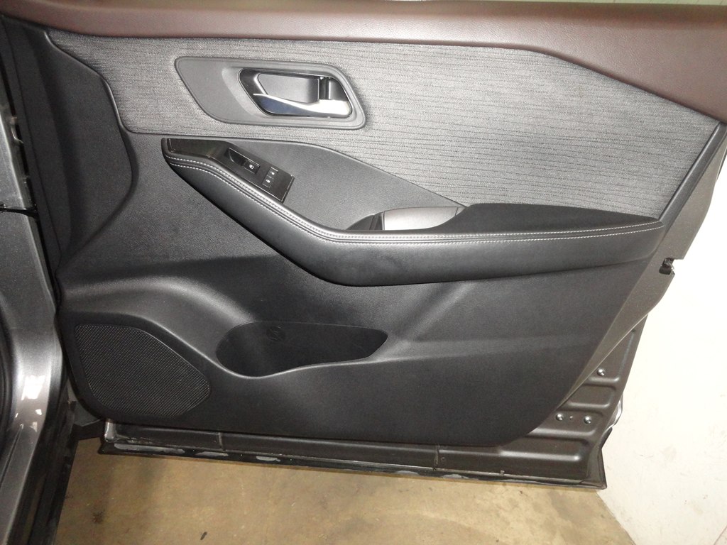 Photo 23 of this NISSAN ROGUE