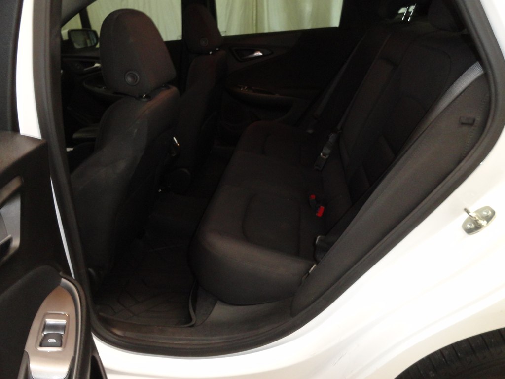 Photo 10 of this CHEVROLET MALIBU