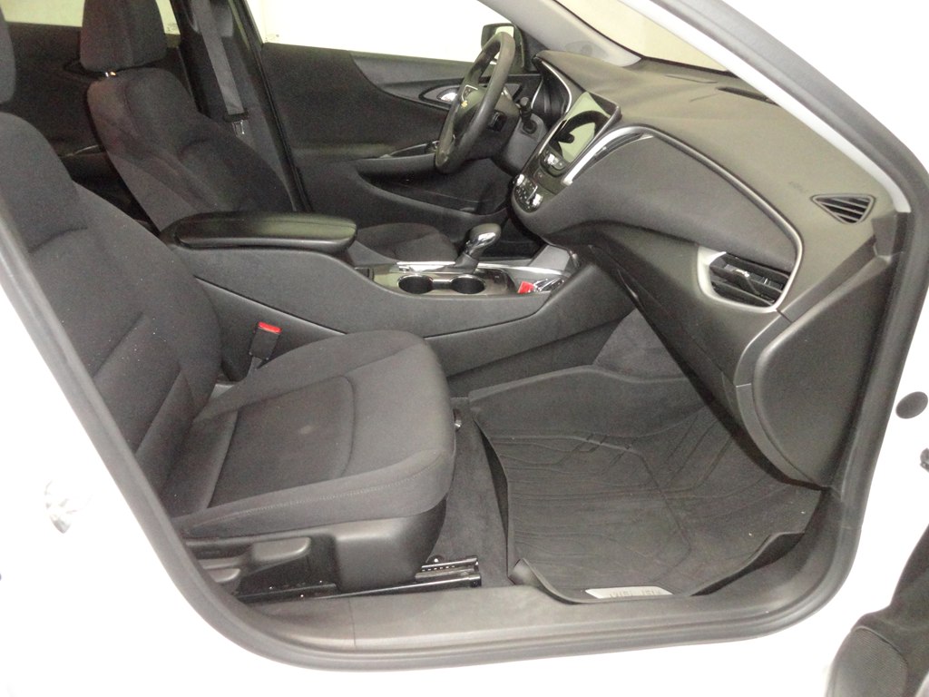 Photo 12 of this CHEVROLET MALIBU