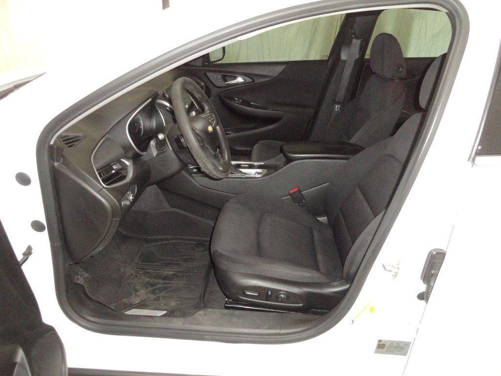 Photo 9 of this CHEVROLET MALIBU