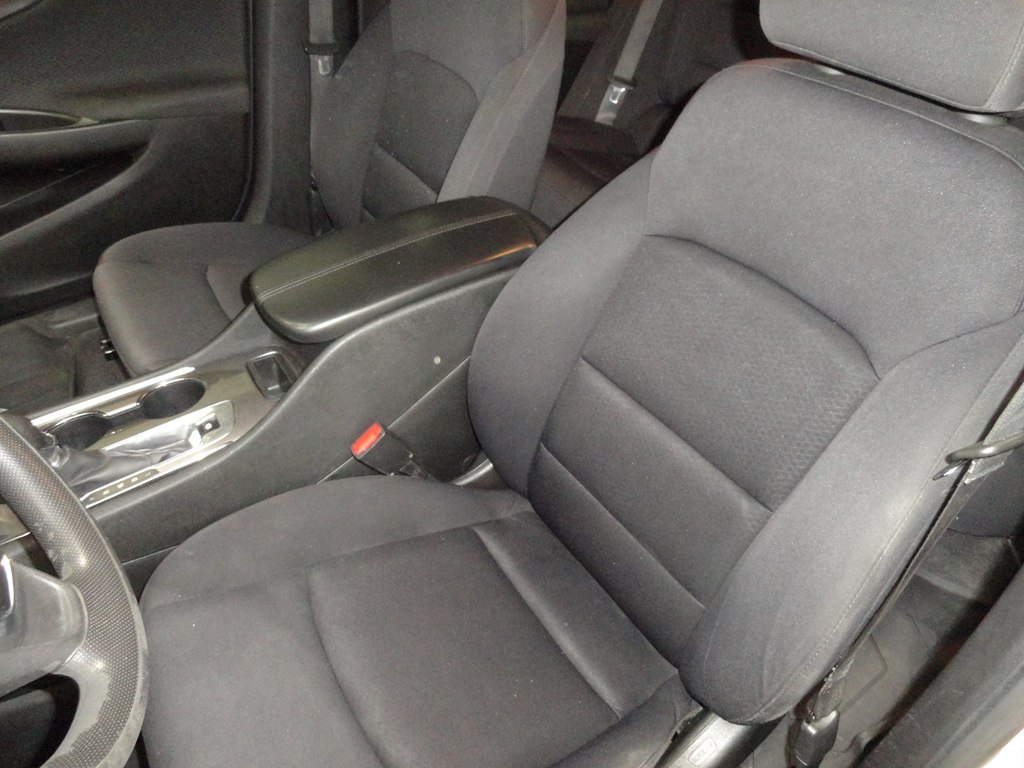 Photo 30 of this CHEVROLET MALIBU