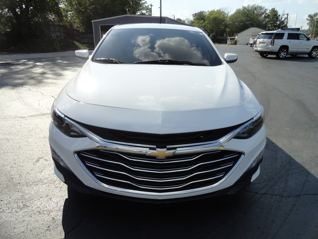 Photo 4 of this CHEVROLET MALIBU