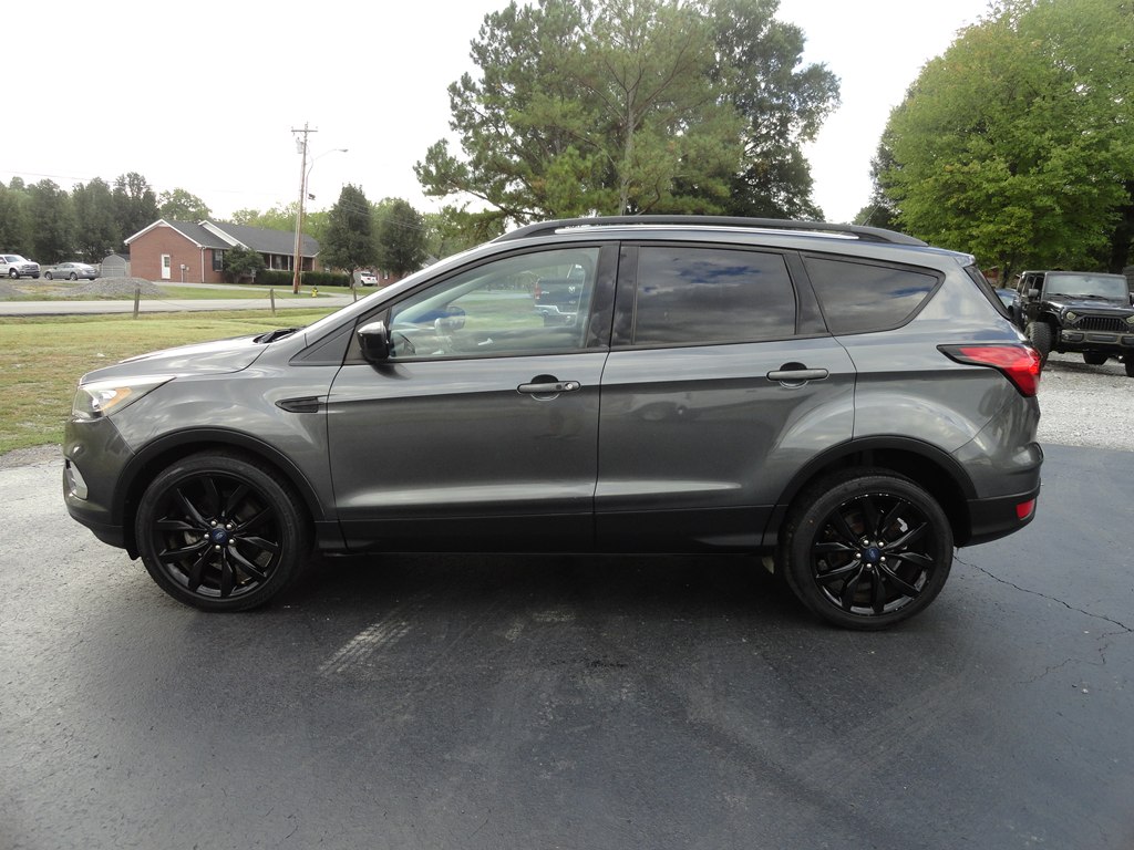 Photo 3 of this FORD ESCAPE
