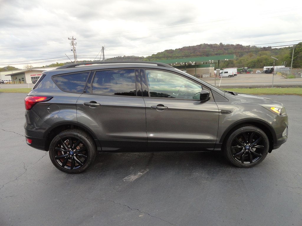 Photo 5 of this FORD ESCAPE