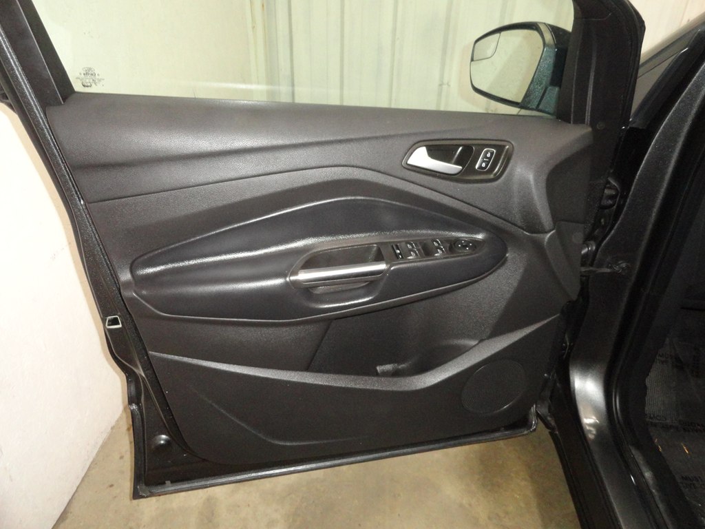Photo 33 of this FORD ESCAPE