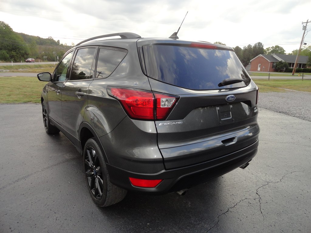 Photo 8 of this FORD ESCAPE
