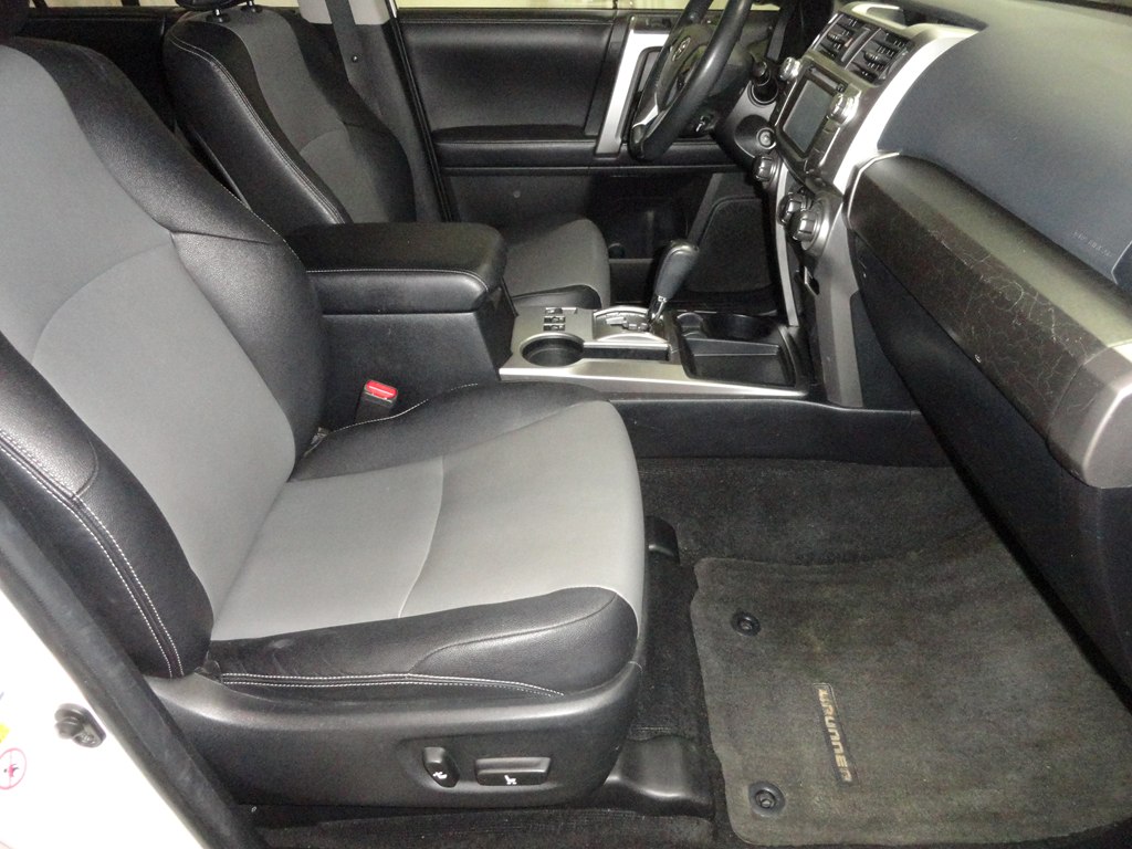 Photo 11 of this TOYOTA 4RUNNER