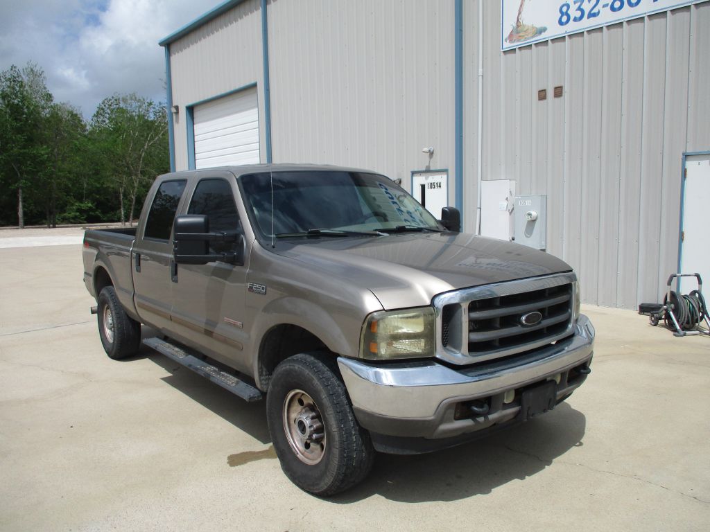 Brown (TAN) 2004 Ford F-250 Super Duty XLT Crew Cab 4WD Pickup Truck Four-Wheel Drive Automatic