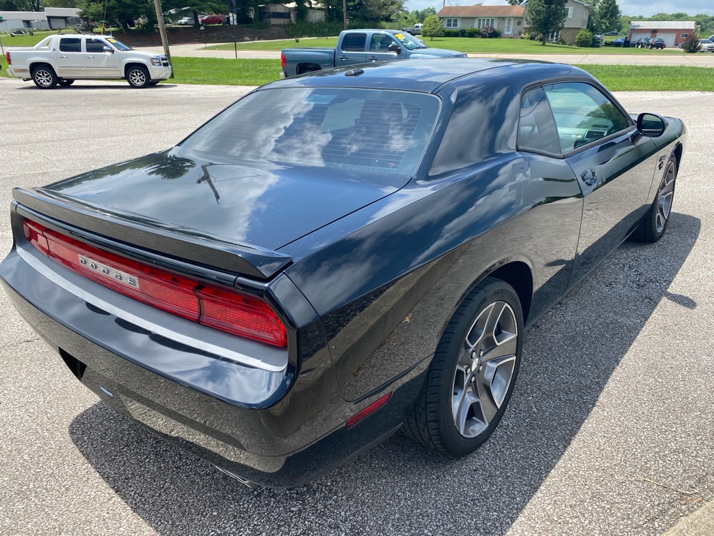 Additional photo of vehicle.