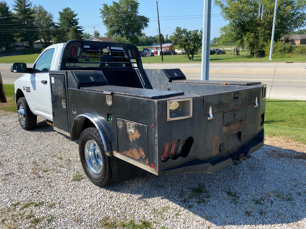 Additional photo of vehicle.