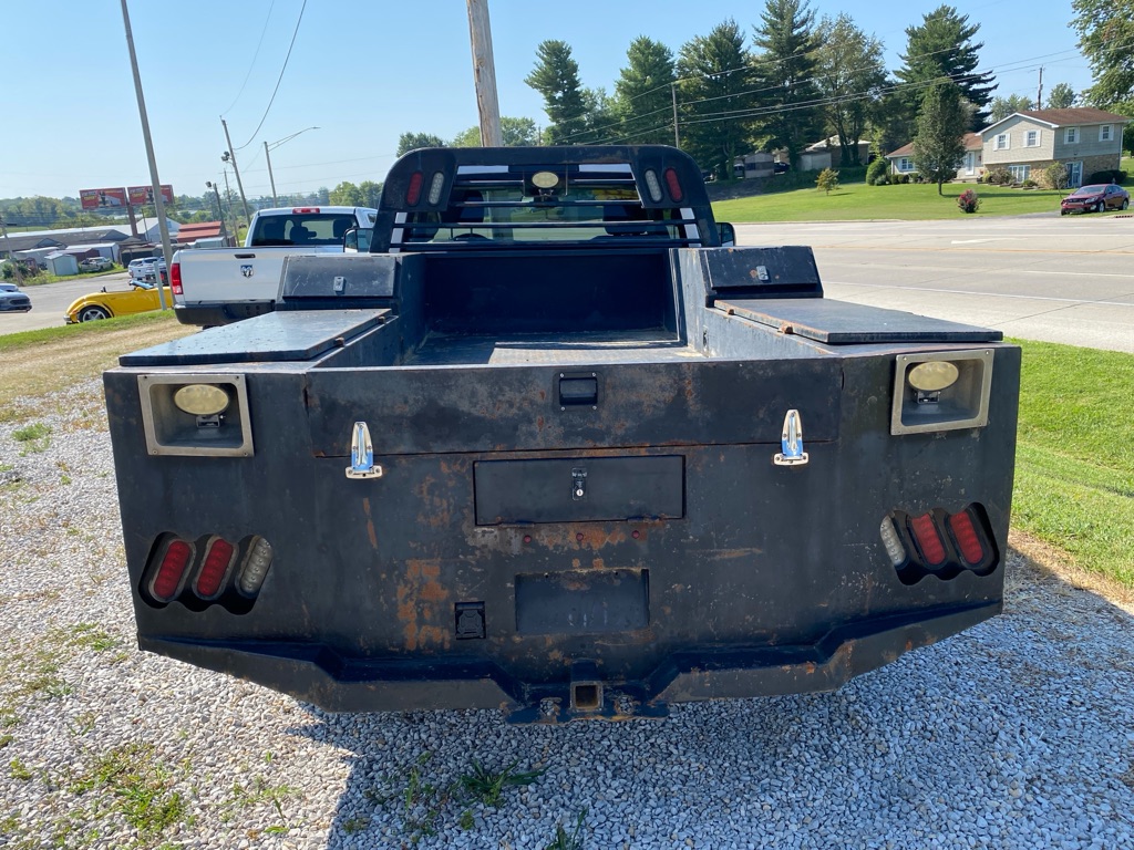 Additional photo of vehicle.
