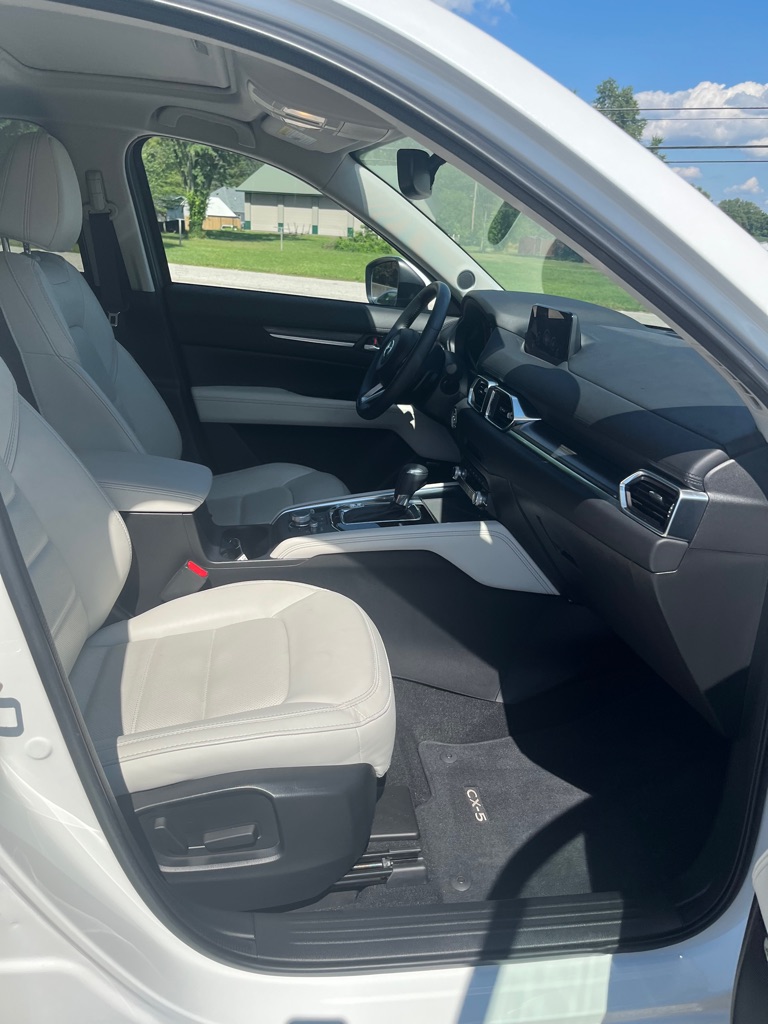 Additional photo of vehicle.