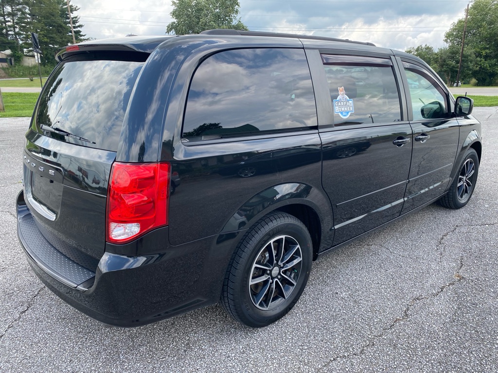 Additional photo of vehicle.