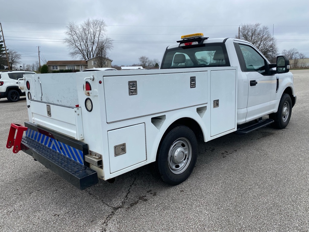 Additional photo of vehicle.