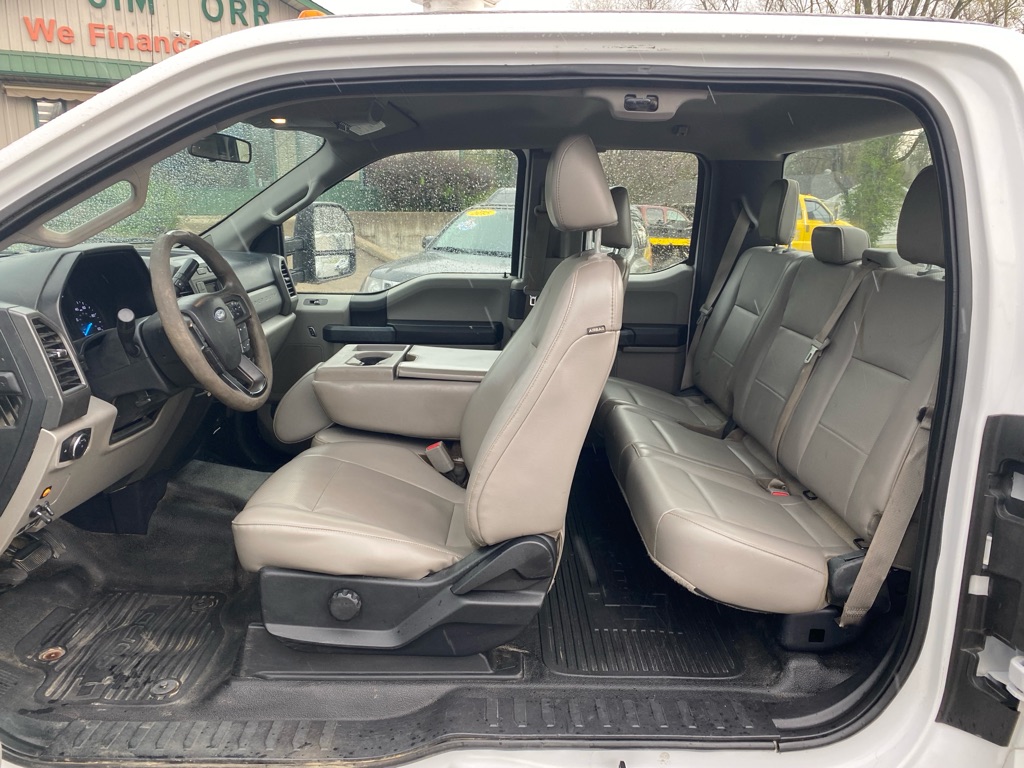 Additional photo of vehicle.