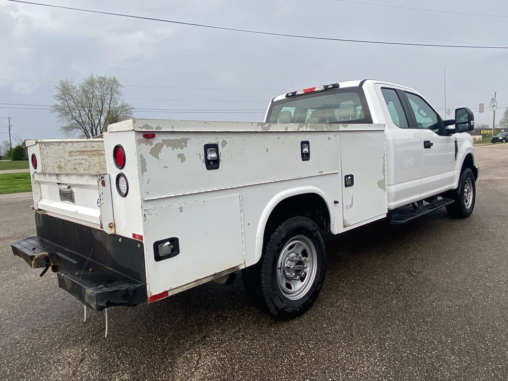 Additional photo of vehicle.