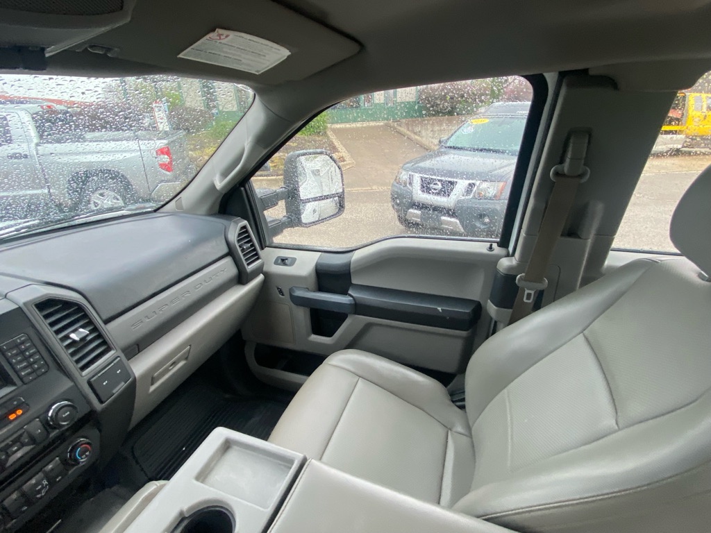 Additional photo of vehicle.