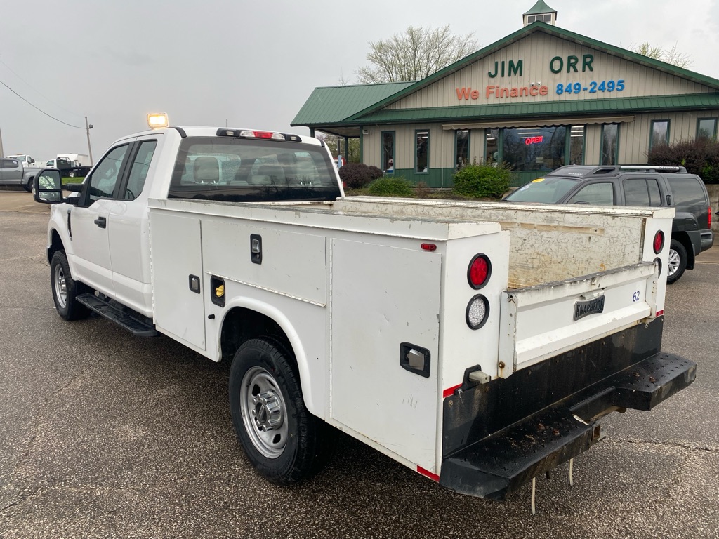 Additional photo of vehicle.