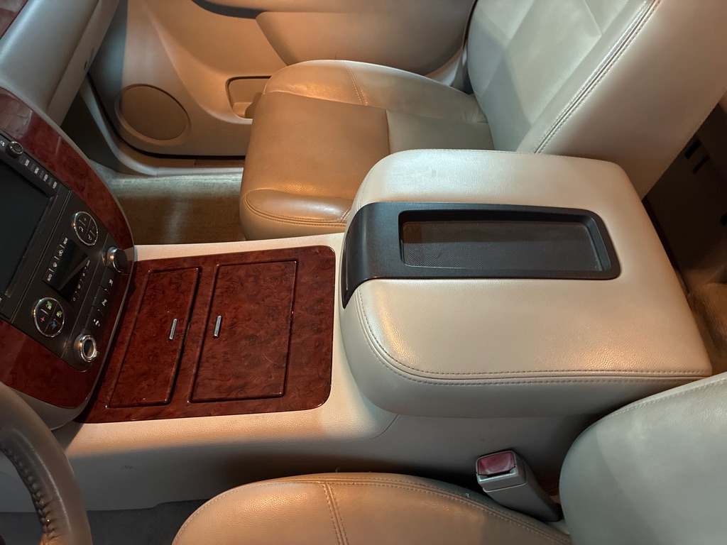 Photo 24 of this CHEVROLET TAHOE