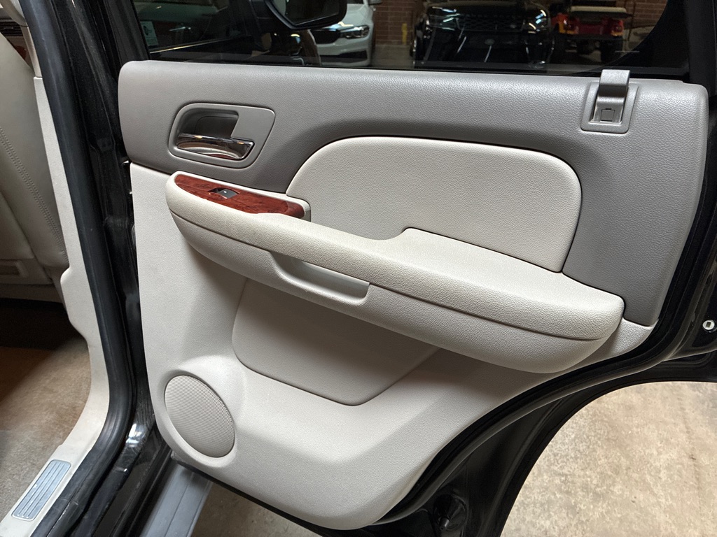 Photo 31 of this CHEVROLET TAHOE