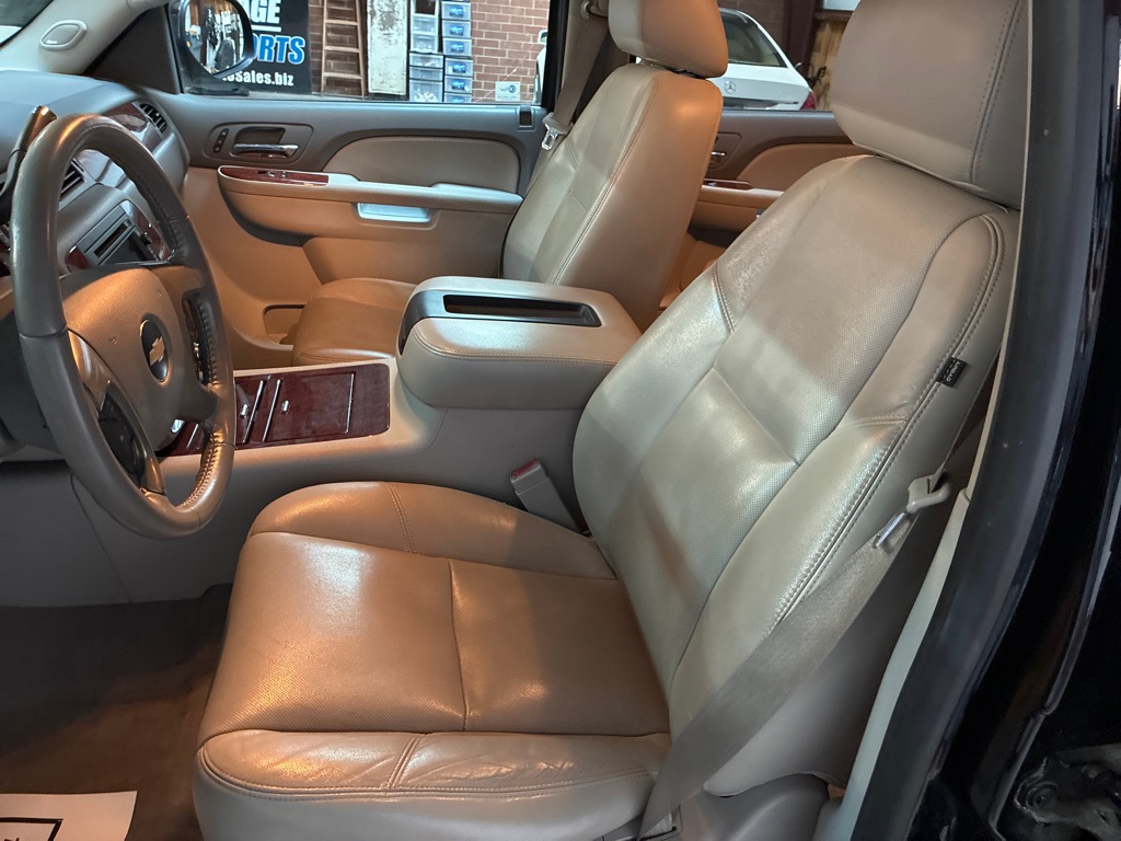 Photo 16 of this CHEVROLET TAHOE